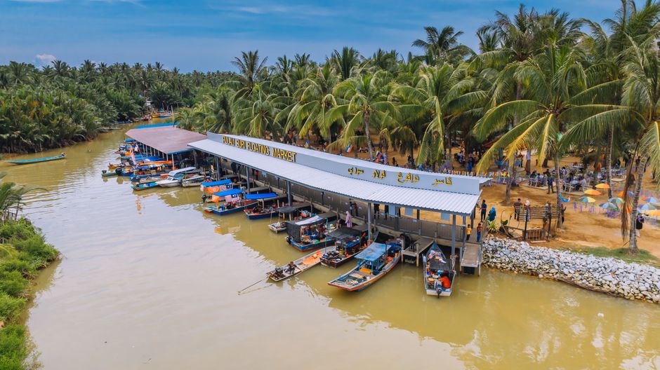 Renting a Car in Kota Bharu: Self-Drive Guide to Pasar Siti Khadijah, Pantai iRama, and Rantau Panjang