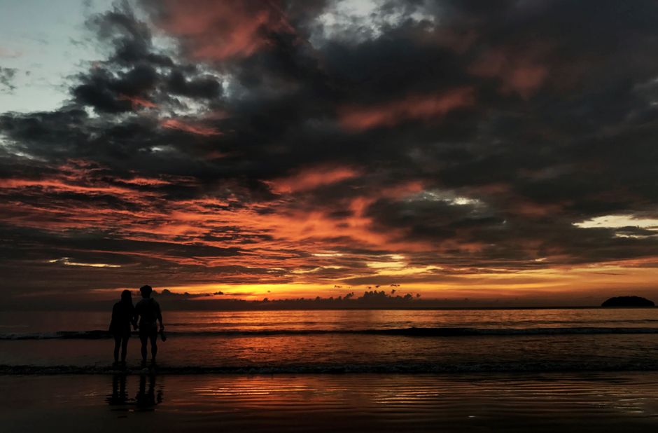 Your 2-Day Kota Bharu Self-Drive Itinerary: Royal Museums, Pantai Cahaya Bulan, and the Night Markets of Kelantan